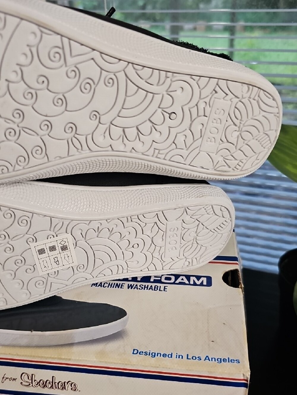 NIB-BOBS from Skechers Women's SZ 8 Black Canvas Lace-Up Sneaker with White Sole - Picture 10 of 10
